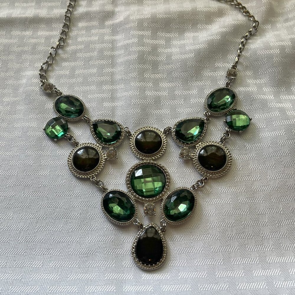 Ashley Stweart Silver & Pine Grove Necklace with 18 Stones, 23" chain